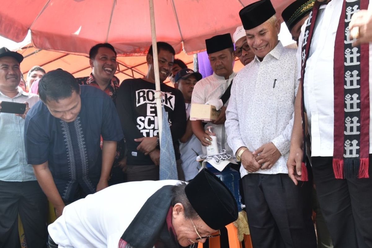 Gubernur ajak masyarakat makmurkan masjid
