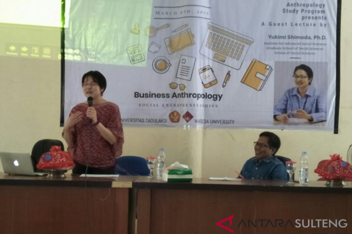 Guru besar Jepang Beri Kuliah  Antropologi bisnis di Untad