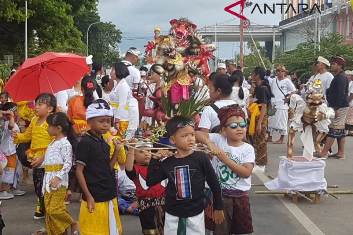 Umat Hindu di Kupang gelar pawai ogoh-ogoh