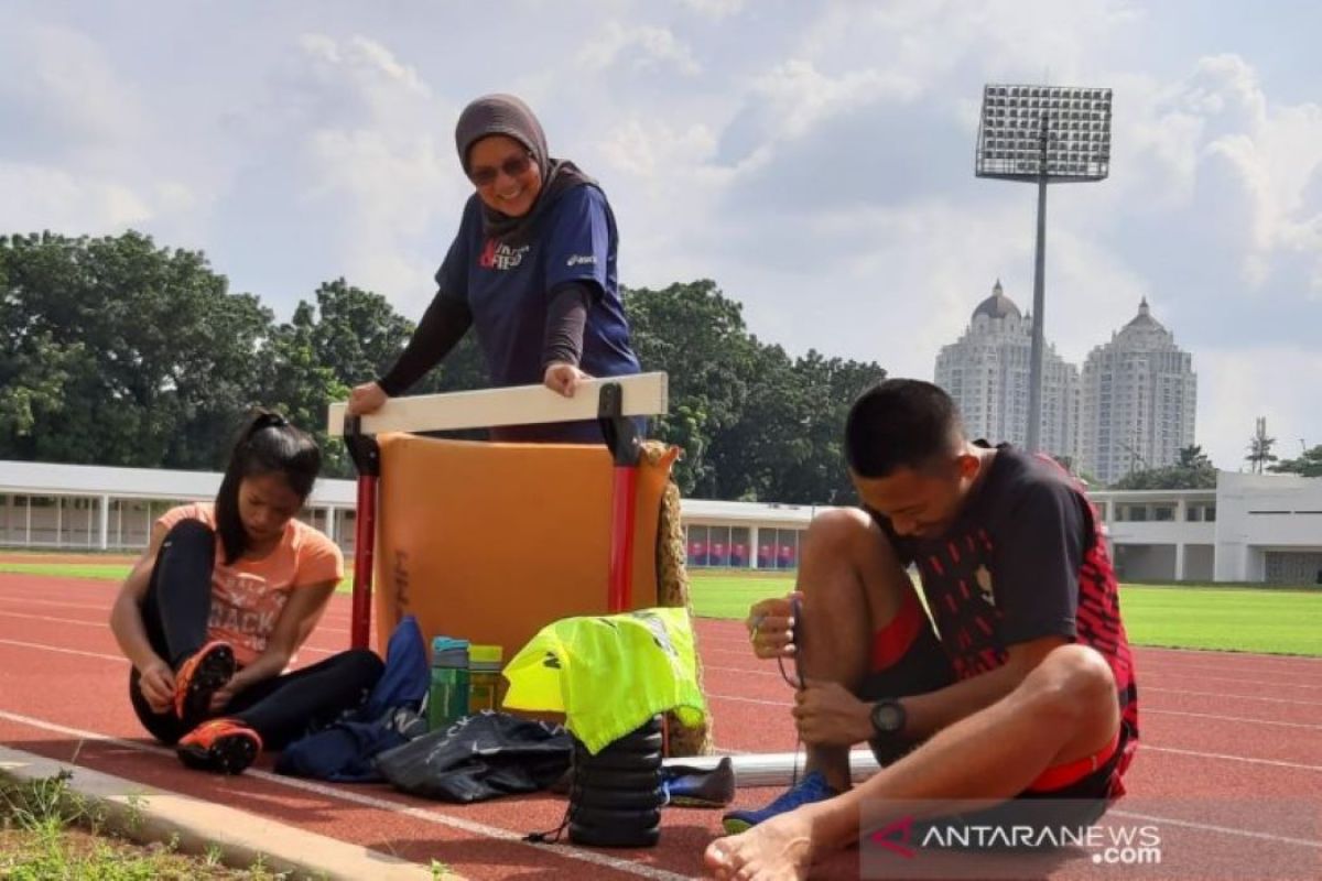 Tim estafet putri DKI Jakarta main santai di Pomnas 2019