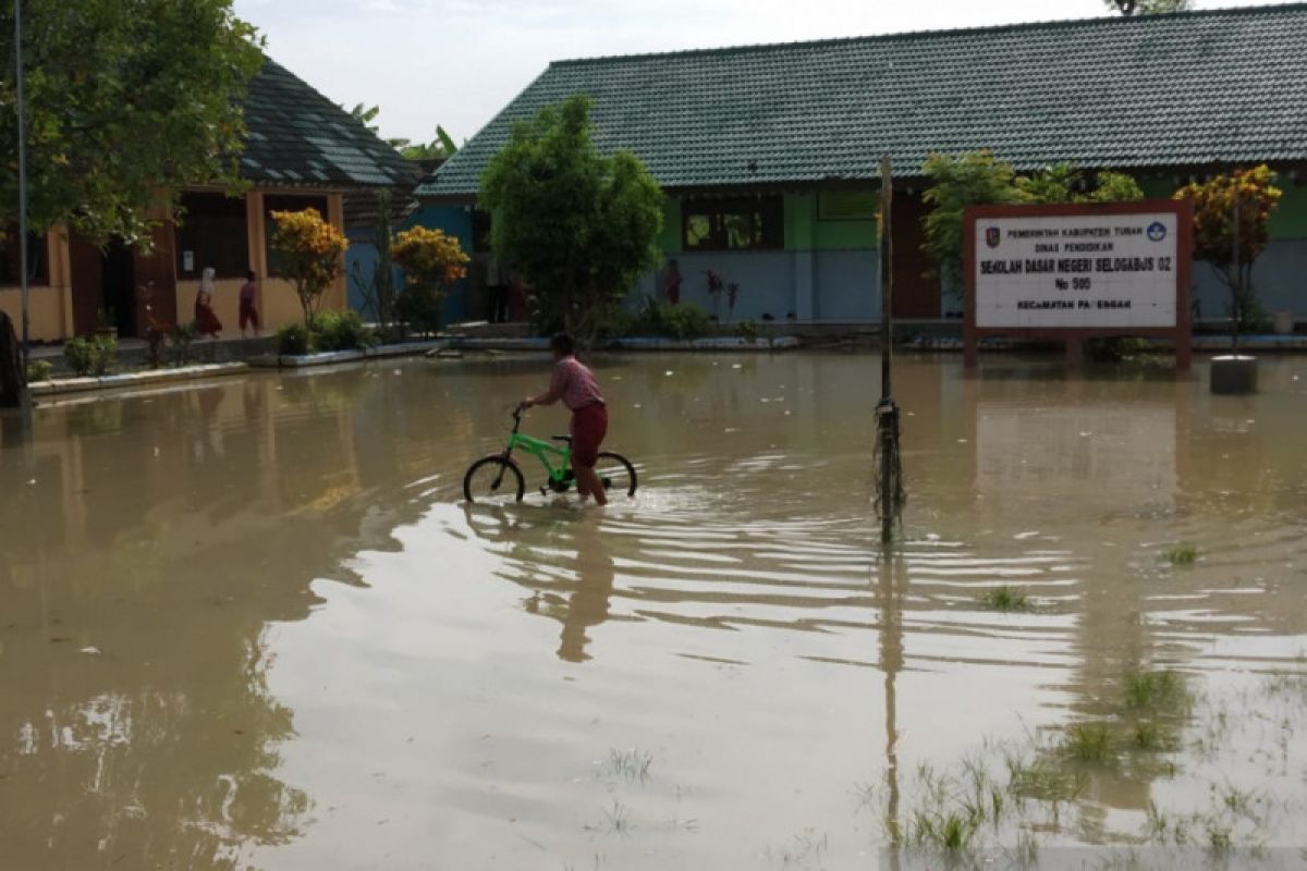 Banjir bandang landa Bojonegoro dan Tuban