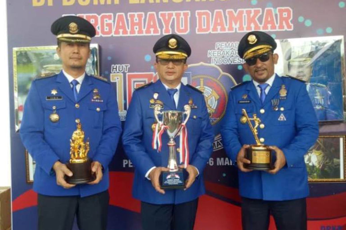 Damkar Makassar juara umum nasional