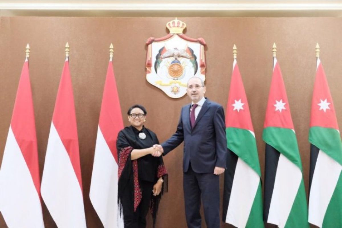 Menlu RI kunjungi kamp pengungsi Palestina di Yordania