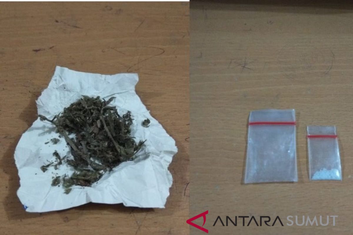 IRT dan teman prianya miliki ganja dan sabu-sabu ditangkap