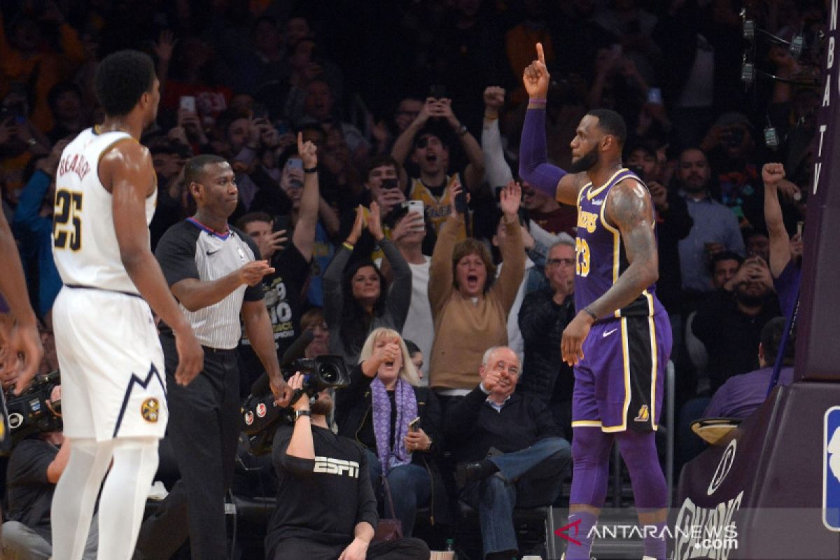 LeBron James lampaui rekor Jordan, tapi Lakers kalah lawan Nuggets