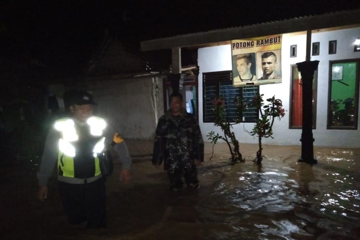 Banjir landa sejumlah daerah di Blitar