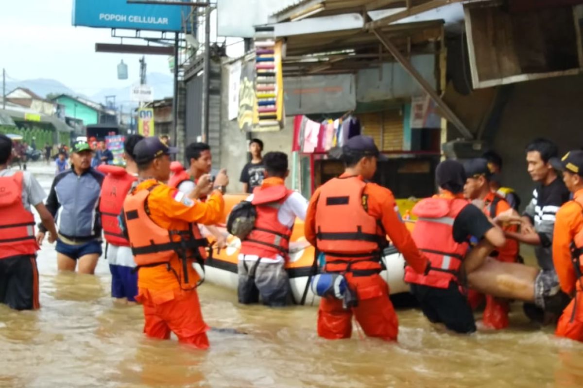 1.800 Warga Kabupaten Bandung Mengungsi Akibat Banjir - ANTARA News