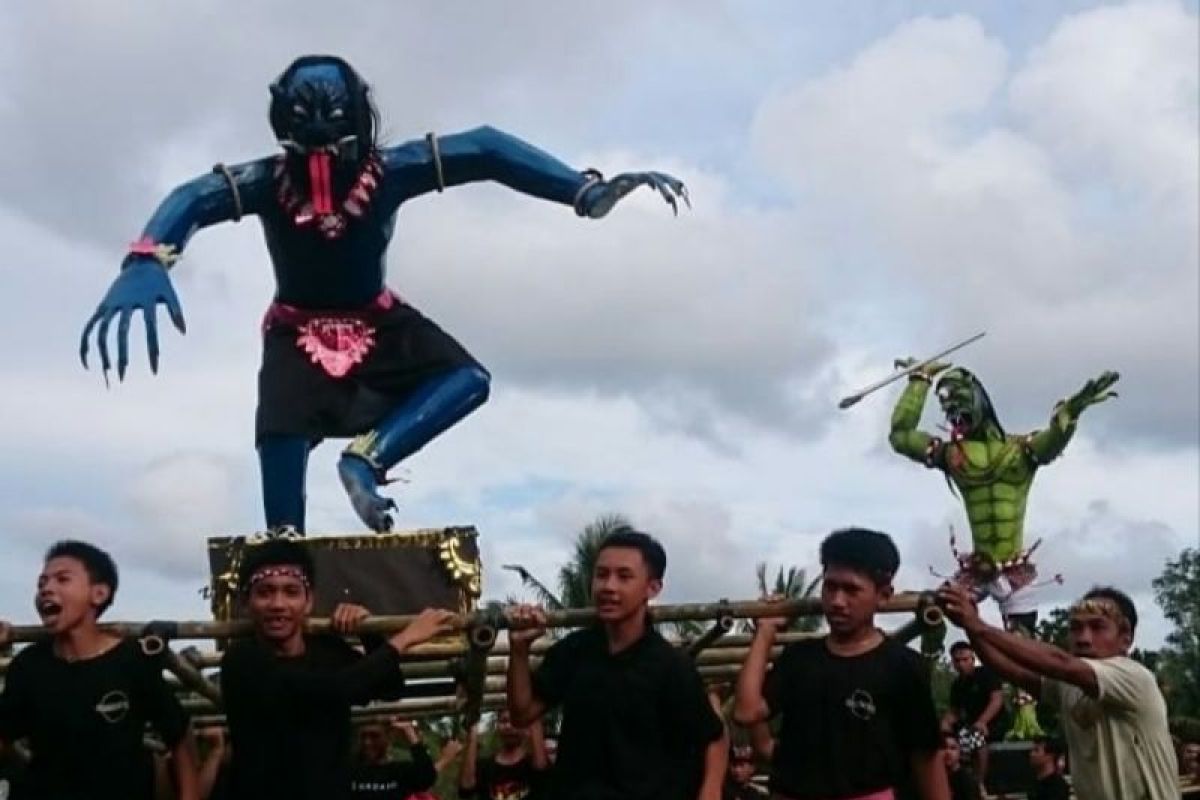 Umat Hindu di Belitung arak lima ogoh-ogoh jelang Nyepi