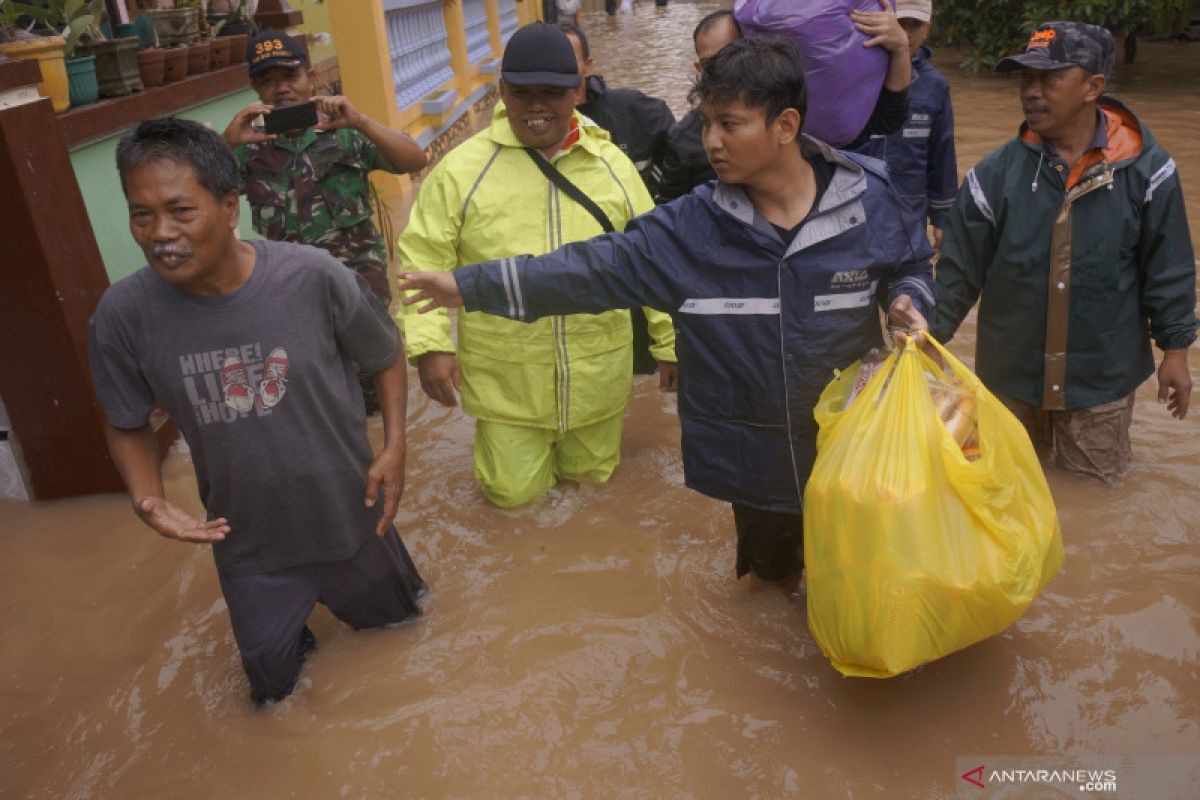 Korban banjir Trenggalek mulai tinggalkan posko pengungsian