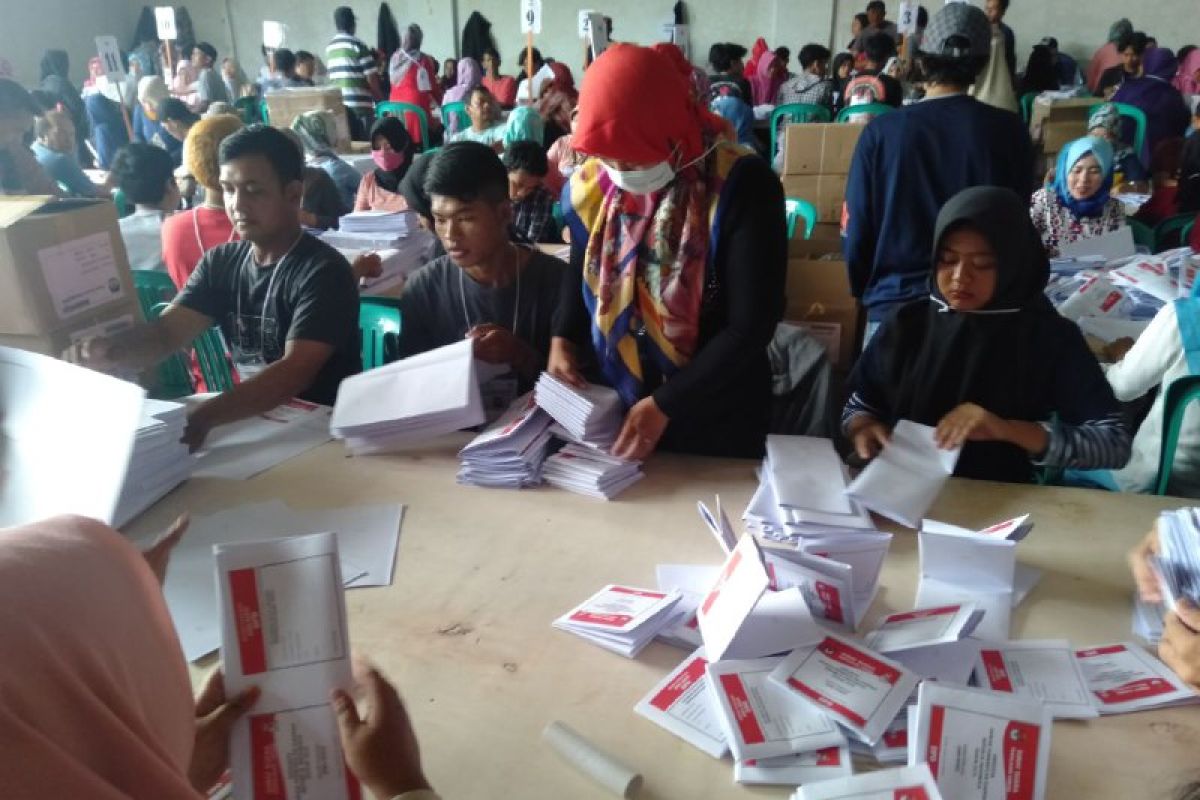 Ribuan surat suara pileg DPD RI di Sukabumi rusak