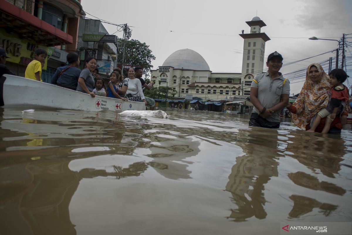 Floods hit 11 sub-districts in Bandung, claims one life