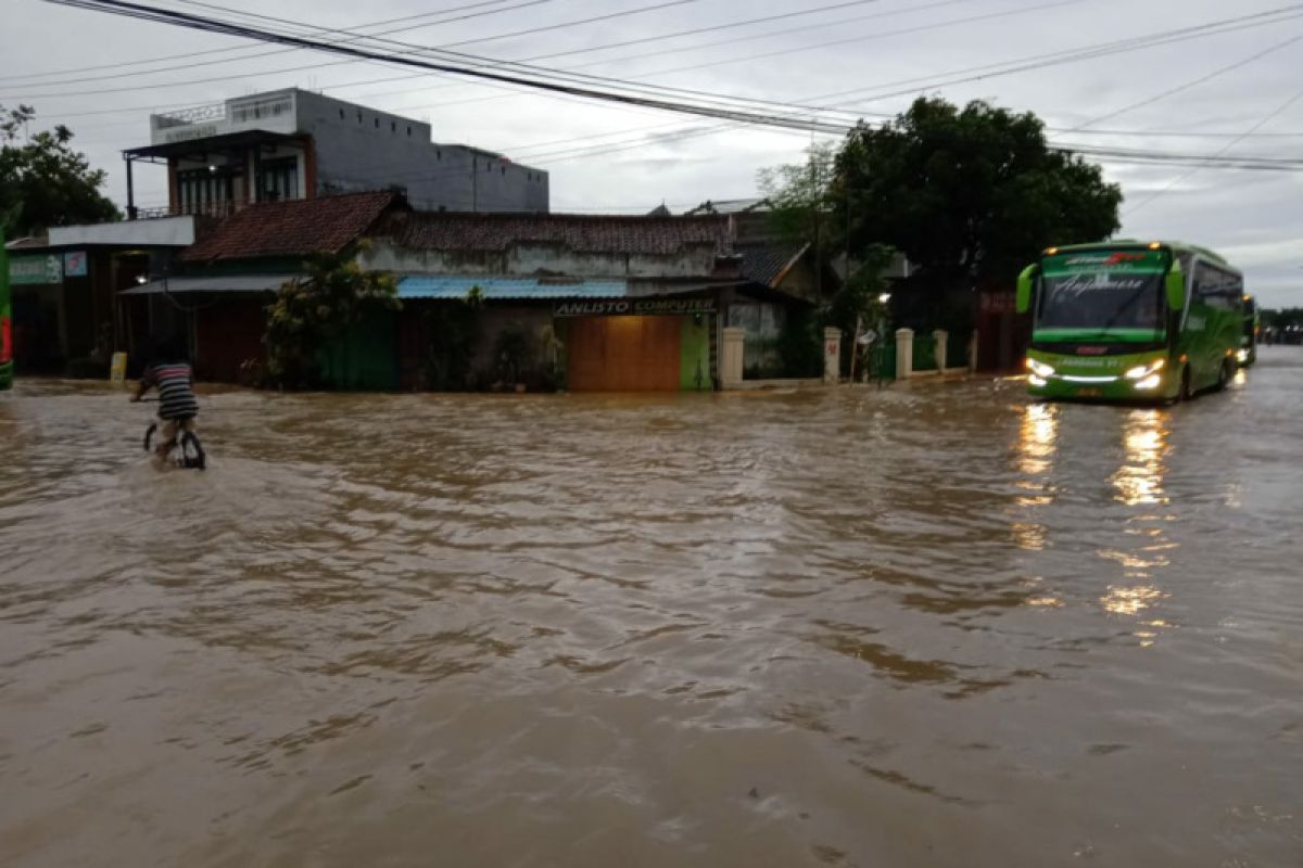Klaten dilanda banjir, penduduk belum mau mengungsi (VIDEO)