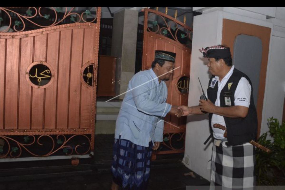 Pecalang lakukan patroli saat malam Nyepi