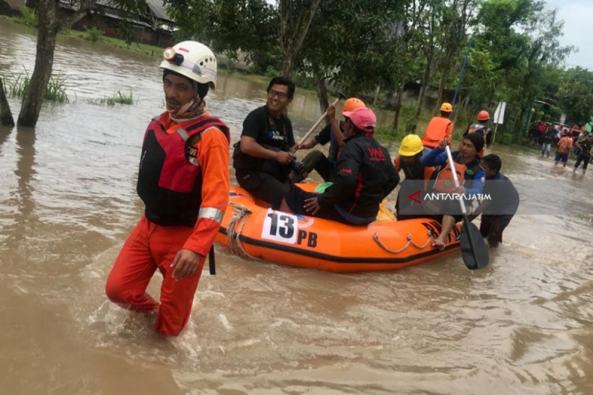 Gubernur Jatim harapkan relawan kawal penanganan banjir