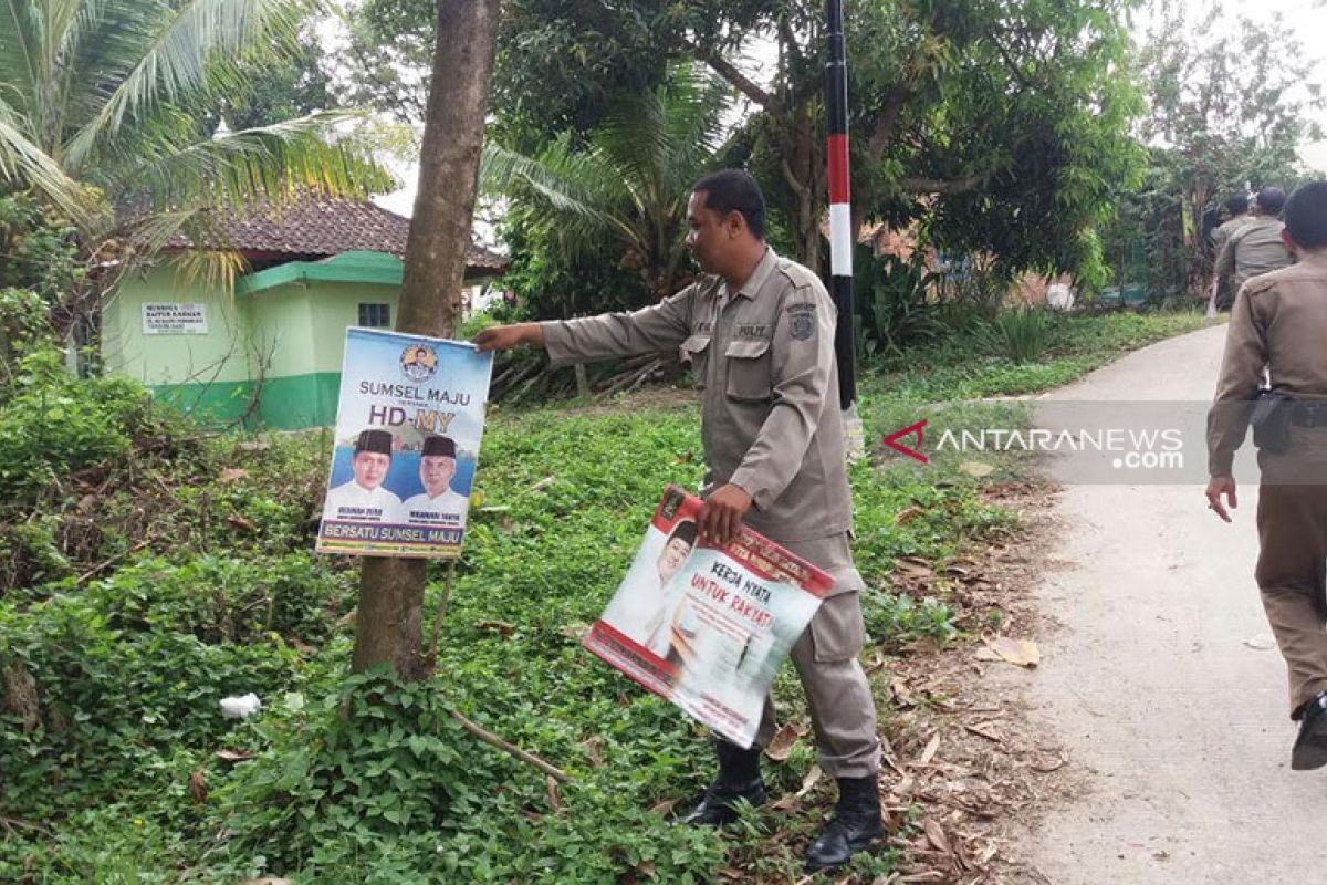 Bawaslu OKU tertibkan  alat peraga kampanye jelang Pilkada 2020