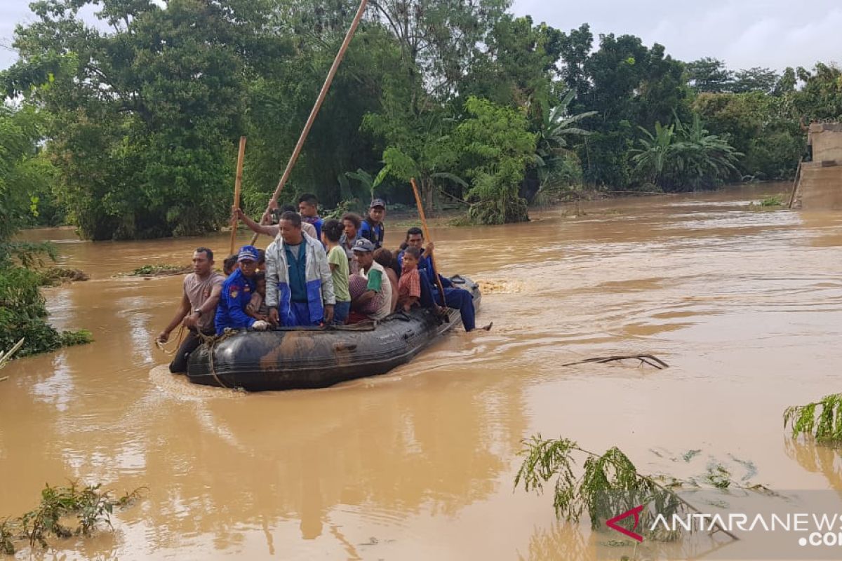 PLN salurkan bantuan korban bencana Manggarai Barat