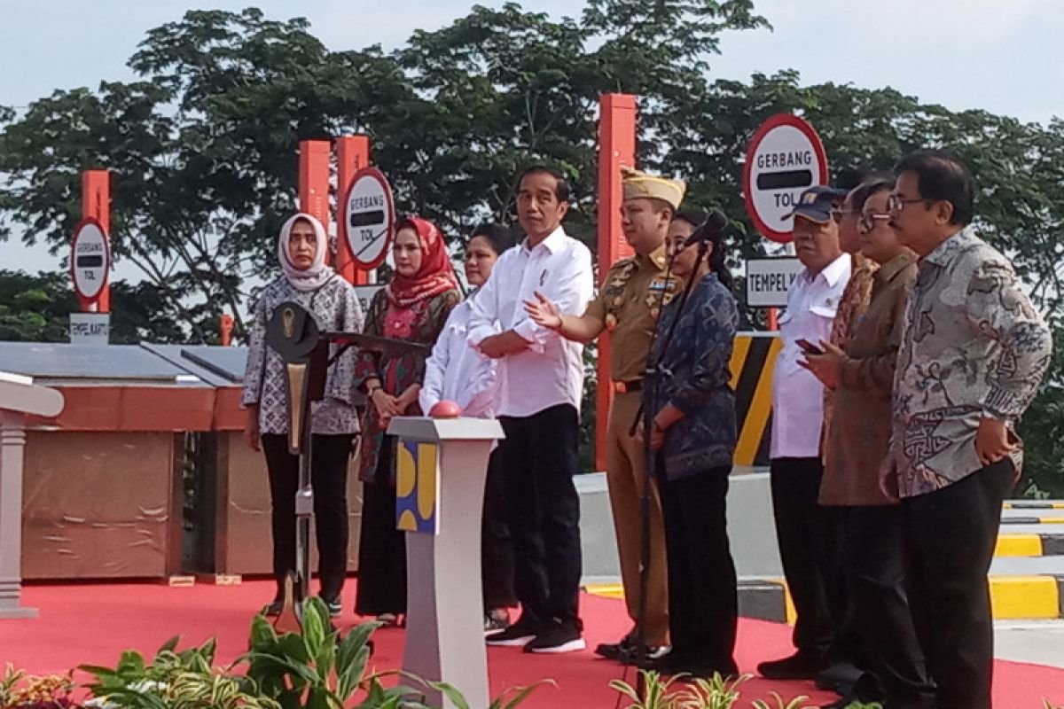 Presiden Jokowi resmikan ruas jalan tol Trans Sumatera terpanjang di Lampung