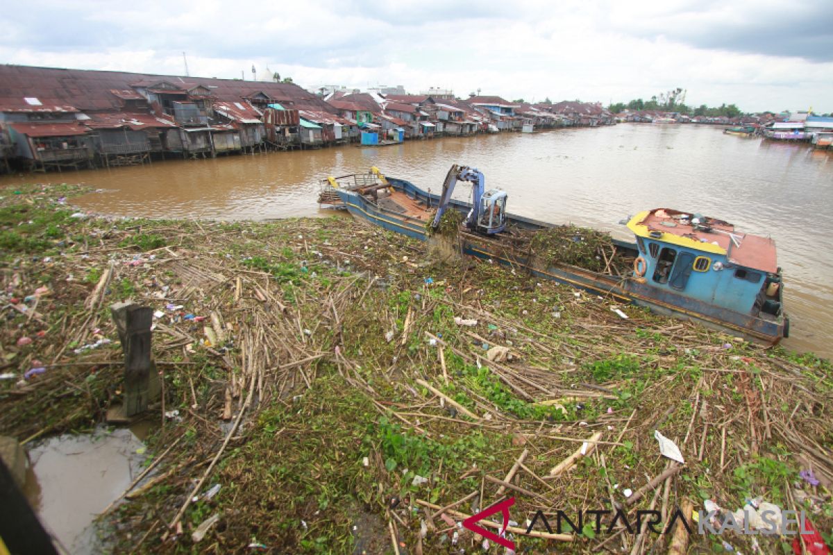 Banjarmasin siaga antisipasi aliran sampah Sungai Martapura