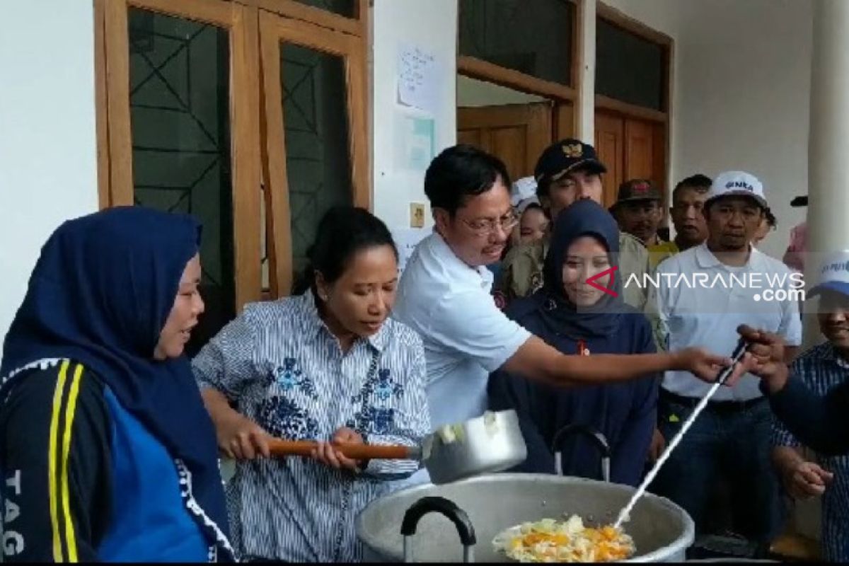 Menteri BUMN tinjau lokasi banjir di Madiun