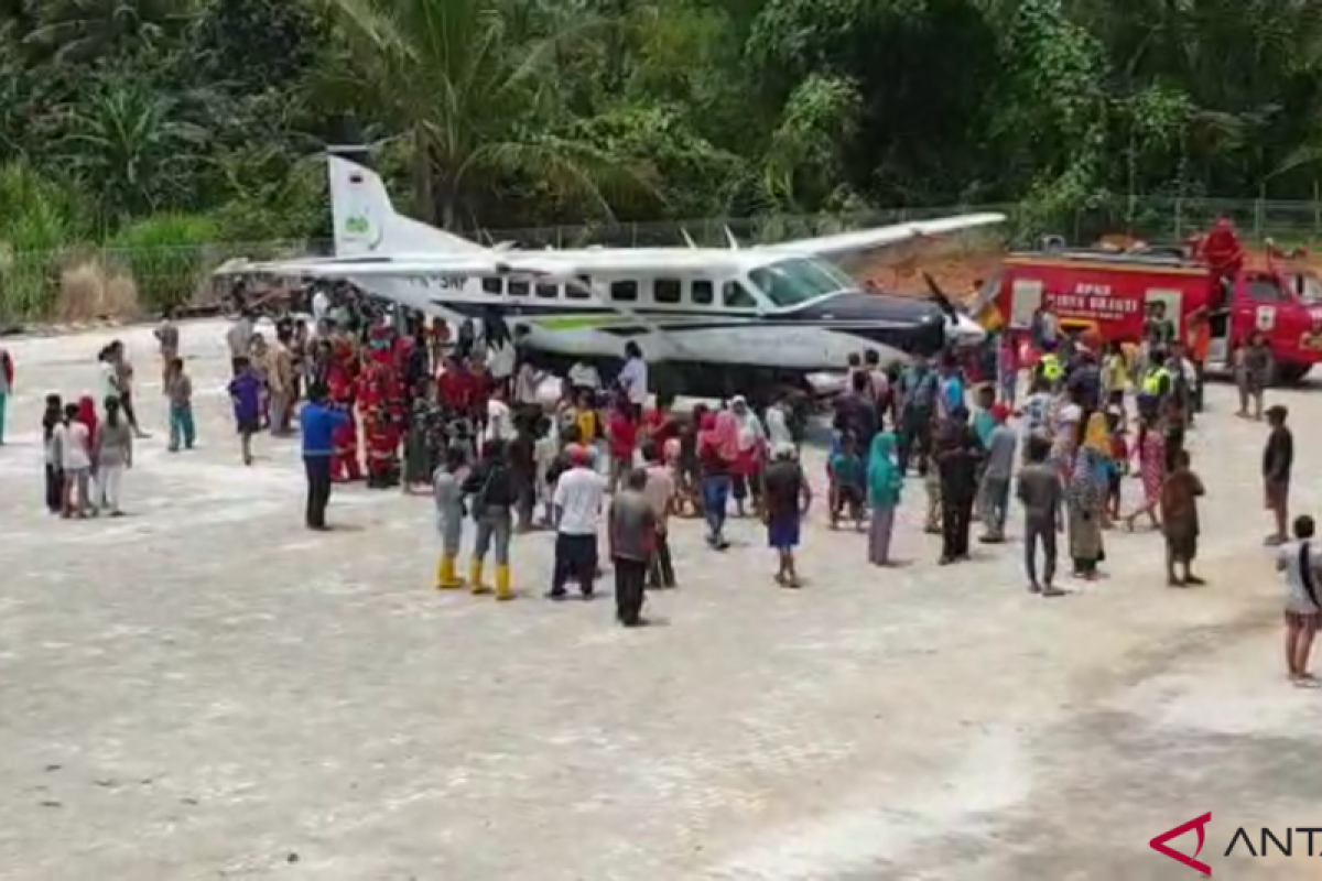 Sebuah pesawat uji coba mendarat perdana di Singkawang