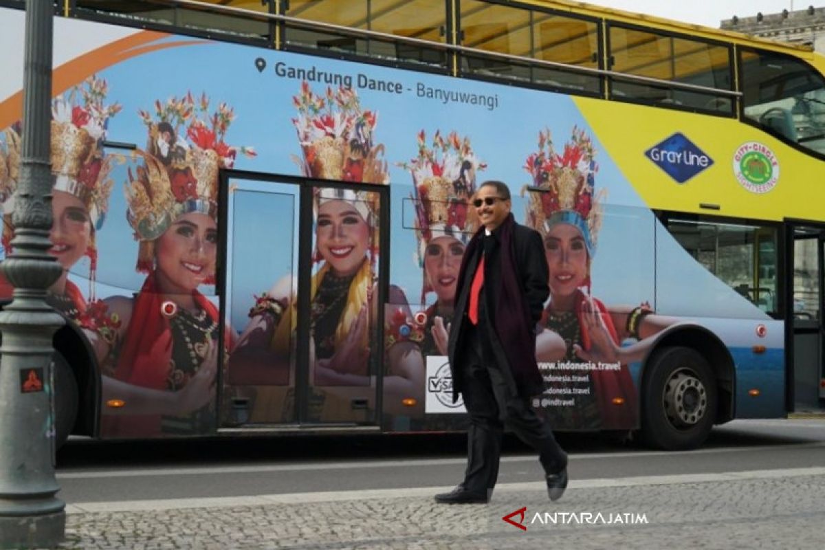 Foto Gandrung Banyuwangi hiasi bus-bus di Jerman