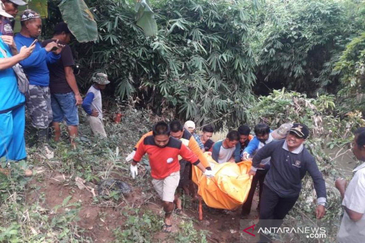 Penemuan mayat laki-laki di bawah jembatan gegerkan warga