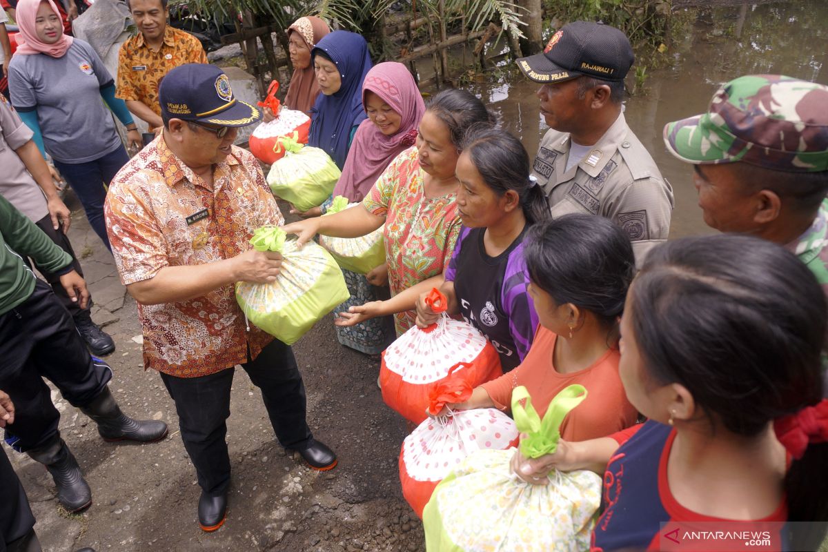 Bantuan untuk korban banjir Tulungagung disalurkan