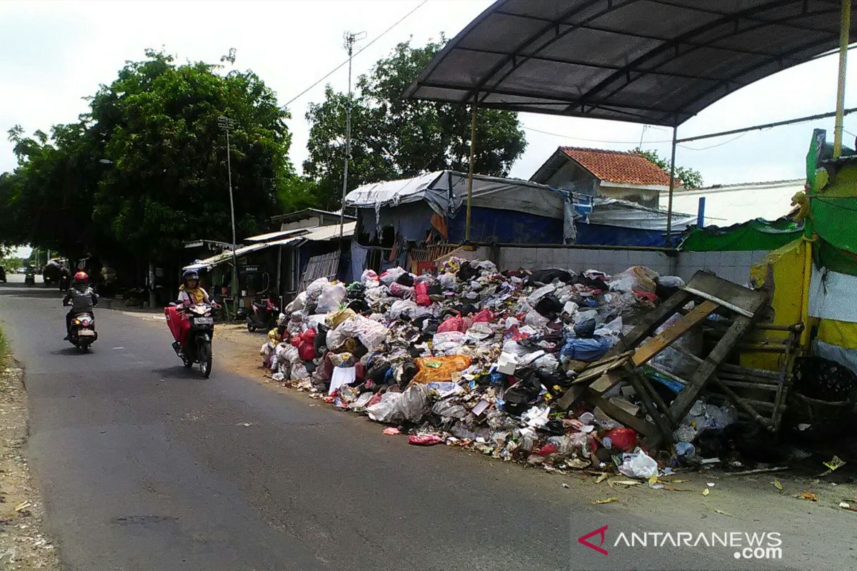 Karawang tangani sampah dengan menyebar mesin incinerator