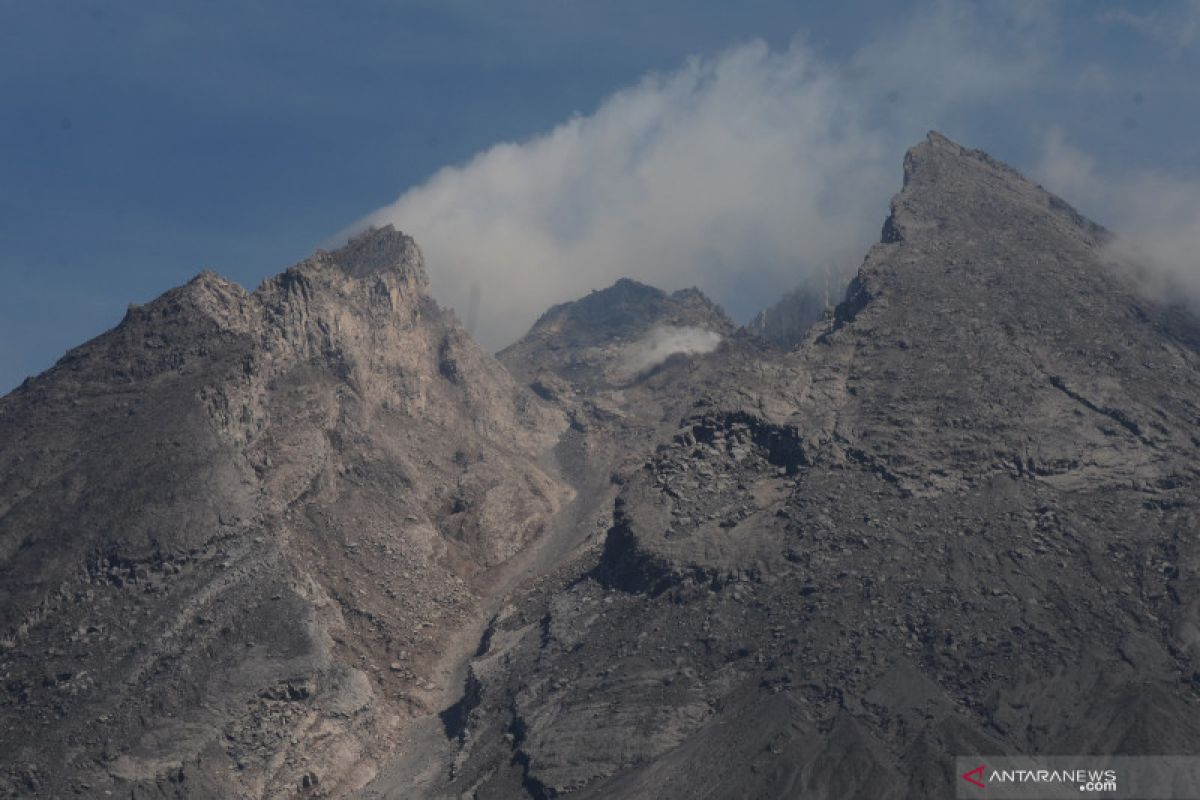 Guguran lava sejauh 1.200 meter diluncurkan Gunung Merapi