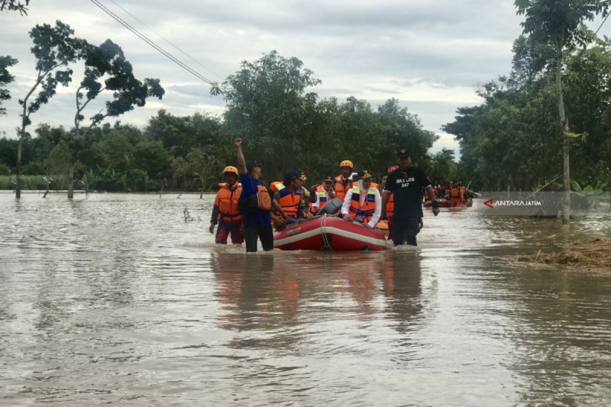 East Java Governor orders authorities to handle flood-affected areas