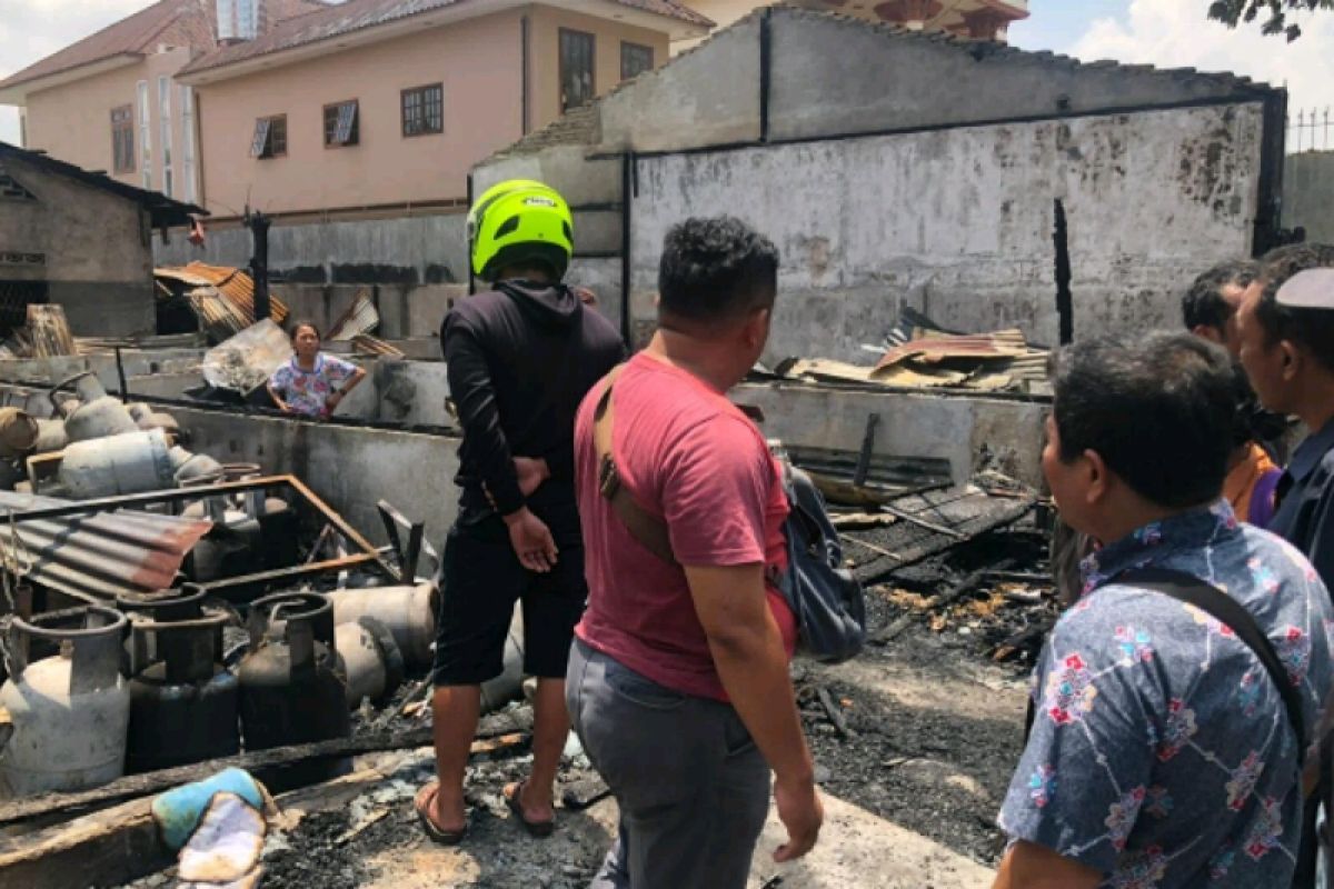 Enam unit rumah terbakar di Medan