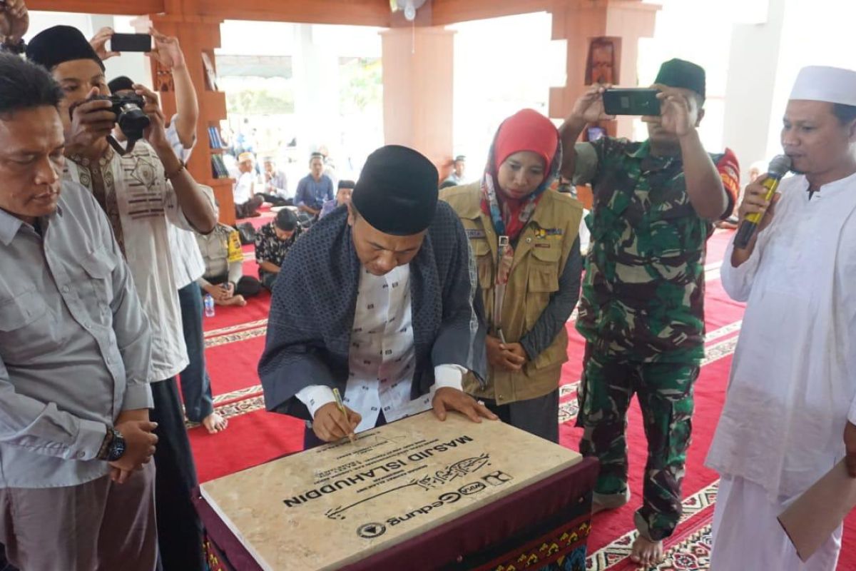 Warga Lombok Barat terima bantuan masjid bantuan BUMN-Kemenpupr