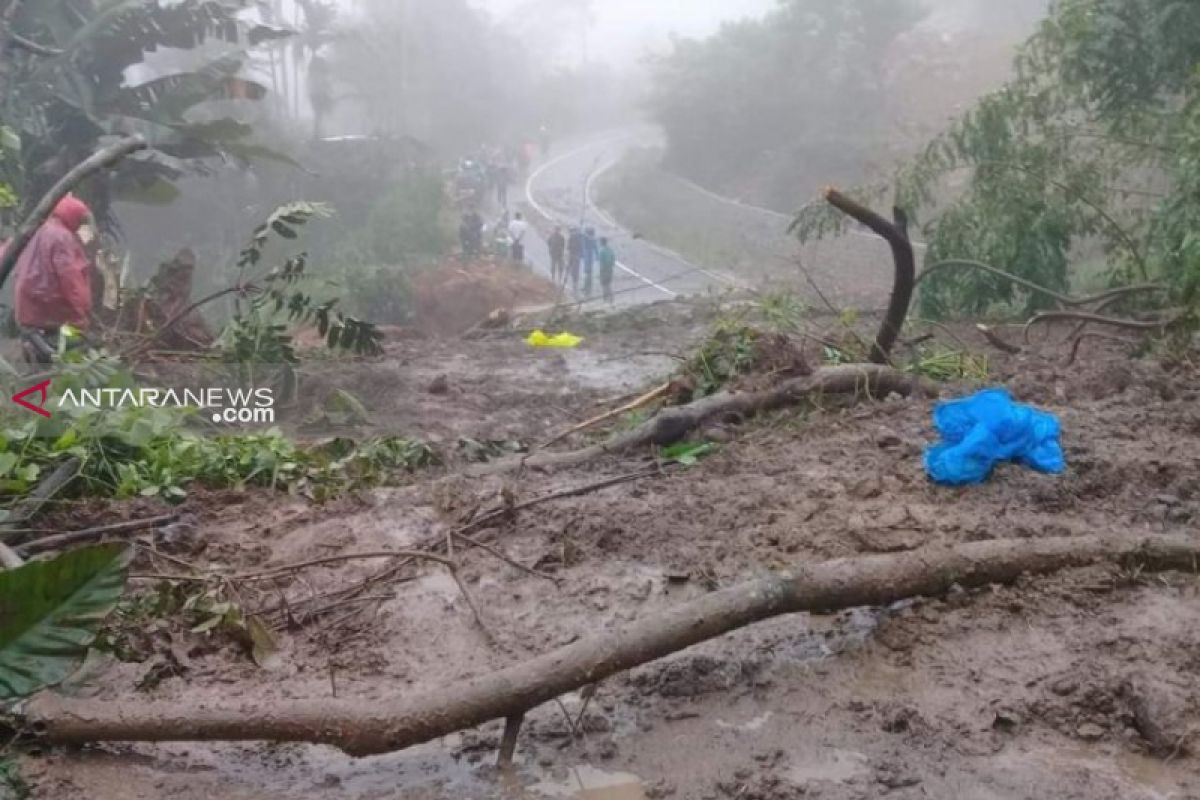 Masih putus total, BPJN diminta atasi longsor Ruteng-Labuan Bajo-NTT