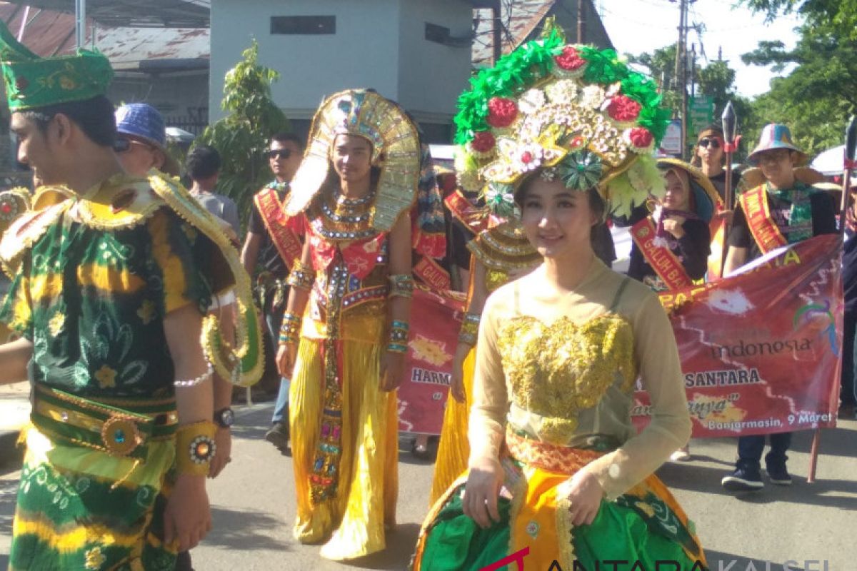 Ribuan warga ikuti karnaval Banjarmasin Sasirangan Festival