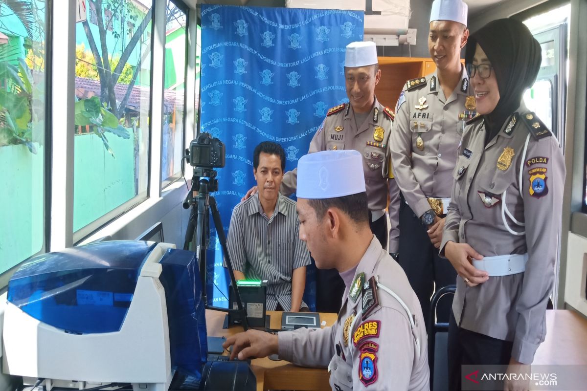 Jamaah Haul Guru Sekumpul serbu pelayanan SIM 72 jam nonstop