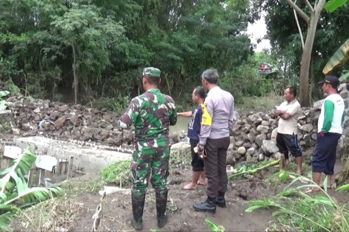 Tujuh titik tanggul Sungai Jeroan Madiun jebol hingga sebabkan banjir