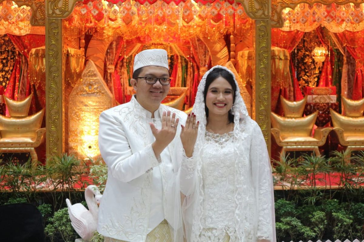Pasangan di Padang menikah dengan mahar sembilan produk reksadana