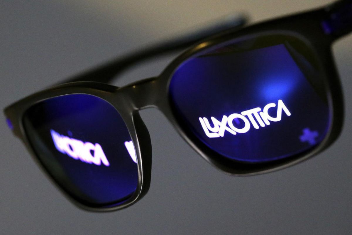 Bursa Prancis melemah 36,70 poin, saham optik EssilorLuxottica jatuh