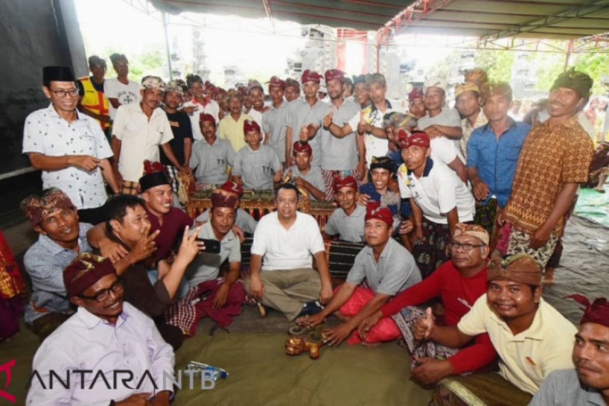 Gubernur NTB sapa umat Hindu di Poto Tano