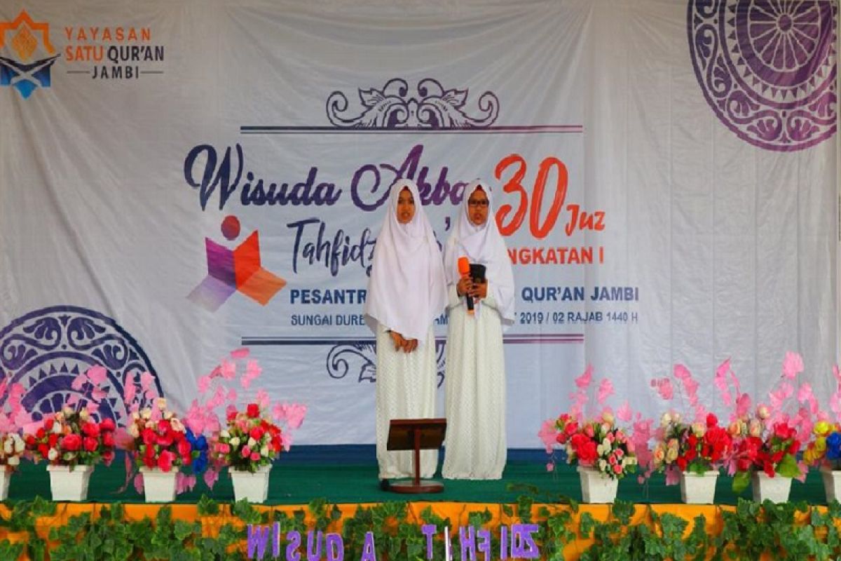 Dir Reskrimum polda Jambi hadiri wisuda Akbar Tahfidz Qur'an 30 juz