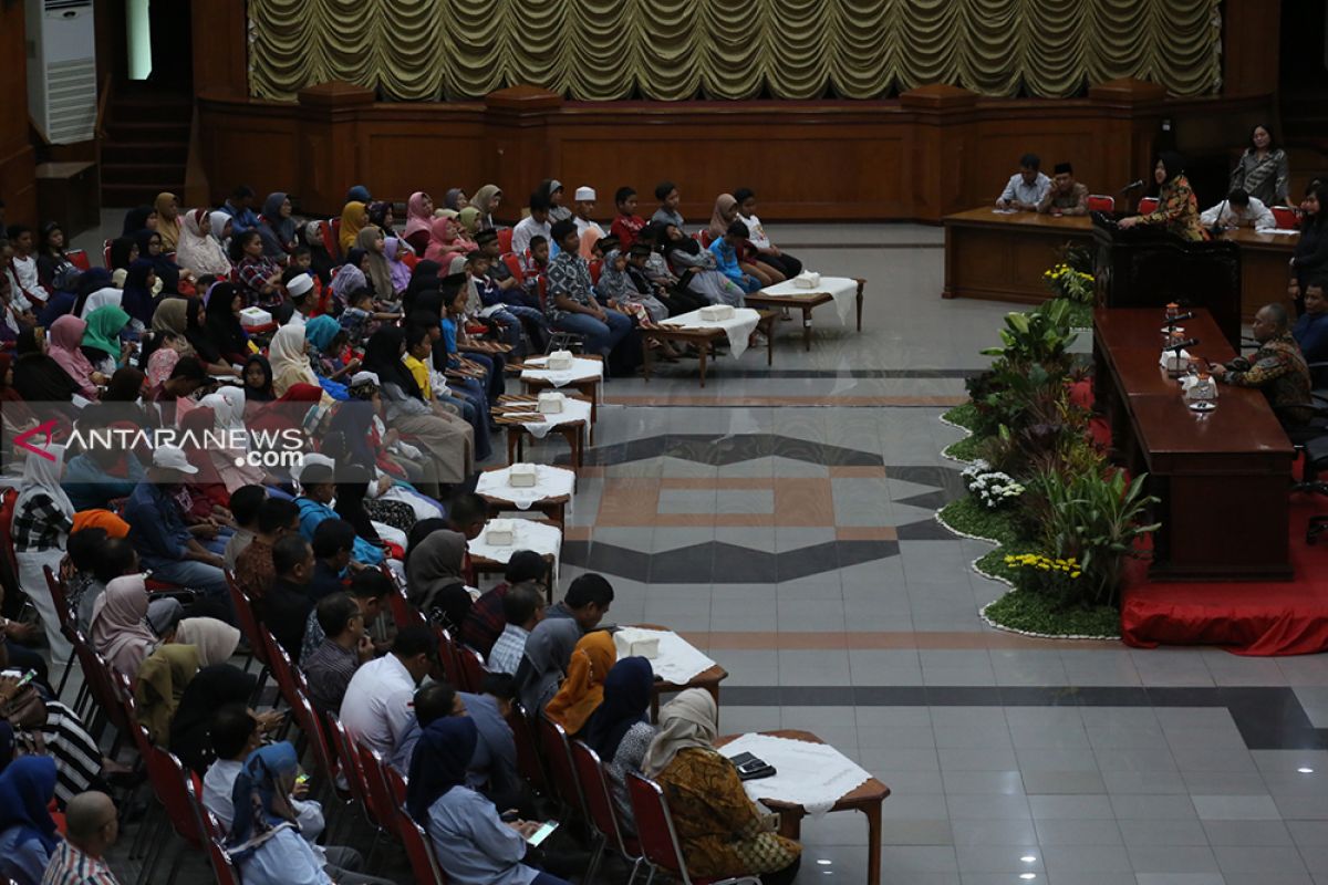 154 pejabat Pemkot Surabaya jadi orang tua asuh anak yatim piatu di tiga eks lokalisasi