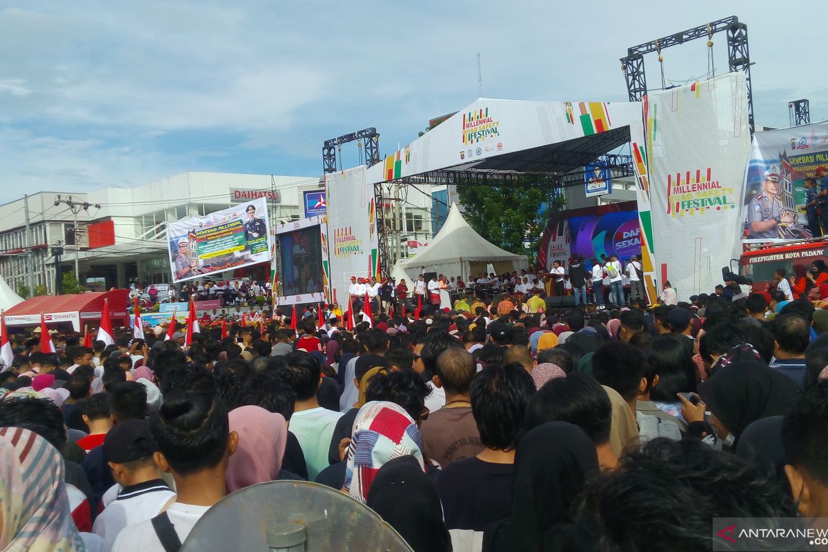 Ribuan warga Padang padati kegiatan Millenial Road Safety 2019