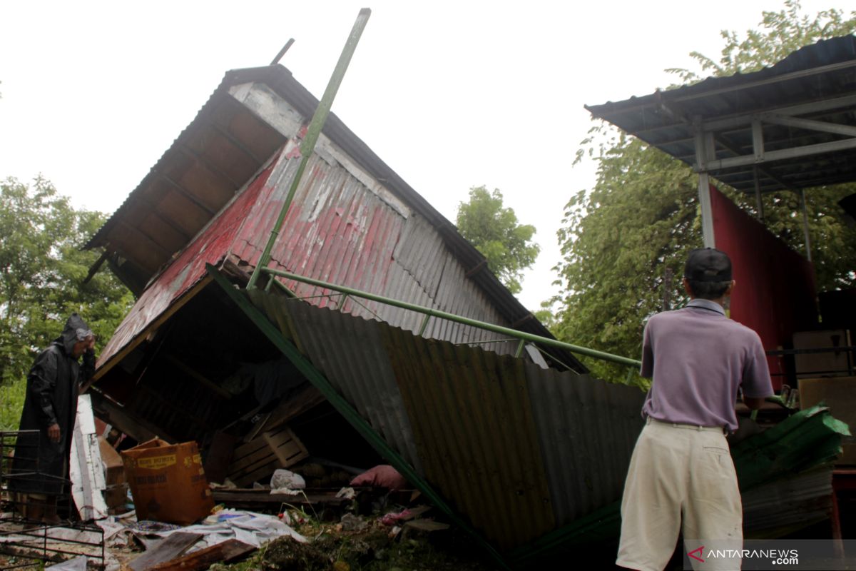 Kerusakan akibat angin kencang di Kupang didata BPBD