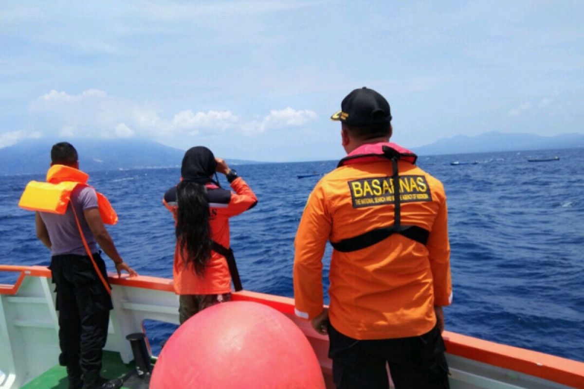 KM lestari dihantam angin kencang di perairan Pulau Makian