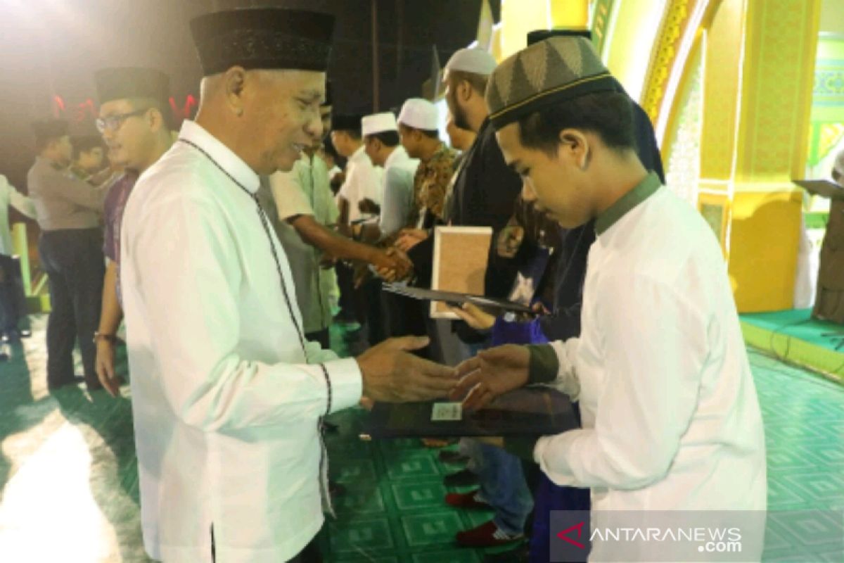 Tiga pemenang MTQ Kabupaten Asahan 2019 dapat hadiah tiket haji