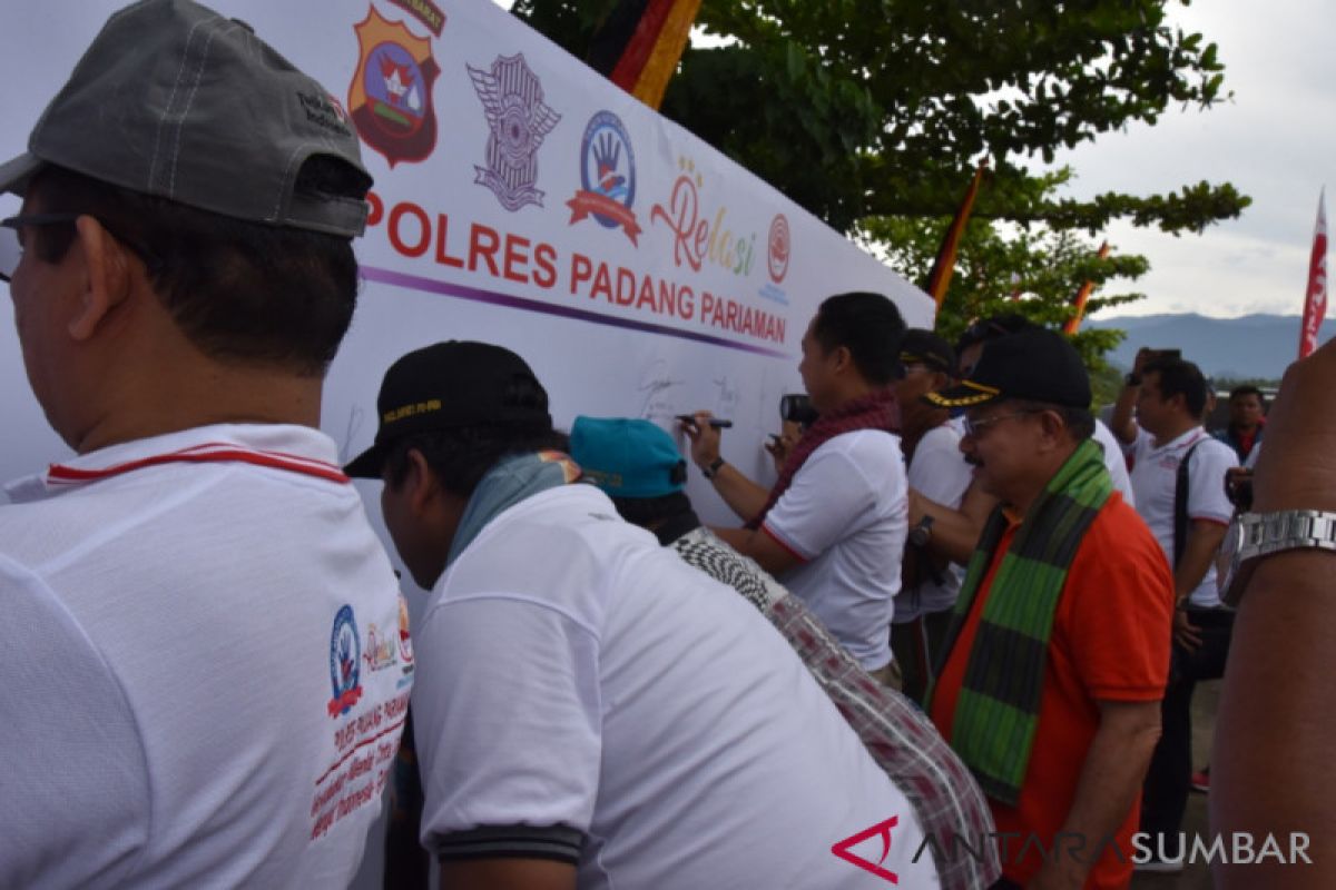 Ribuan kaum milenial Padang Pariaman deklarasi tertib berlalu lintas