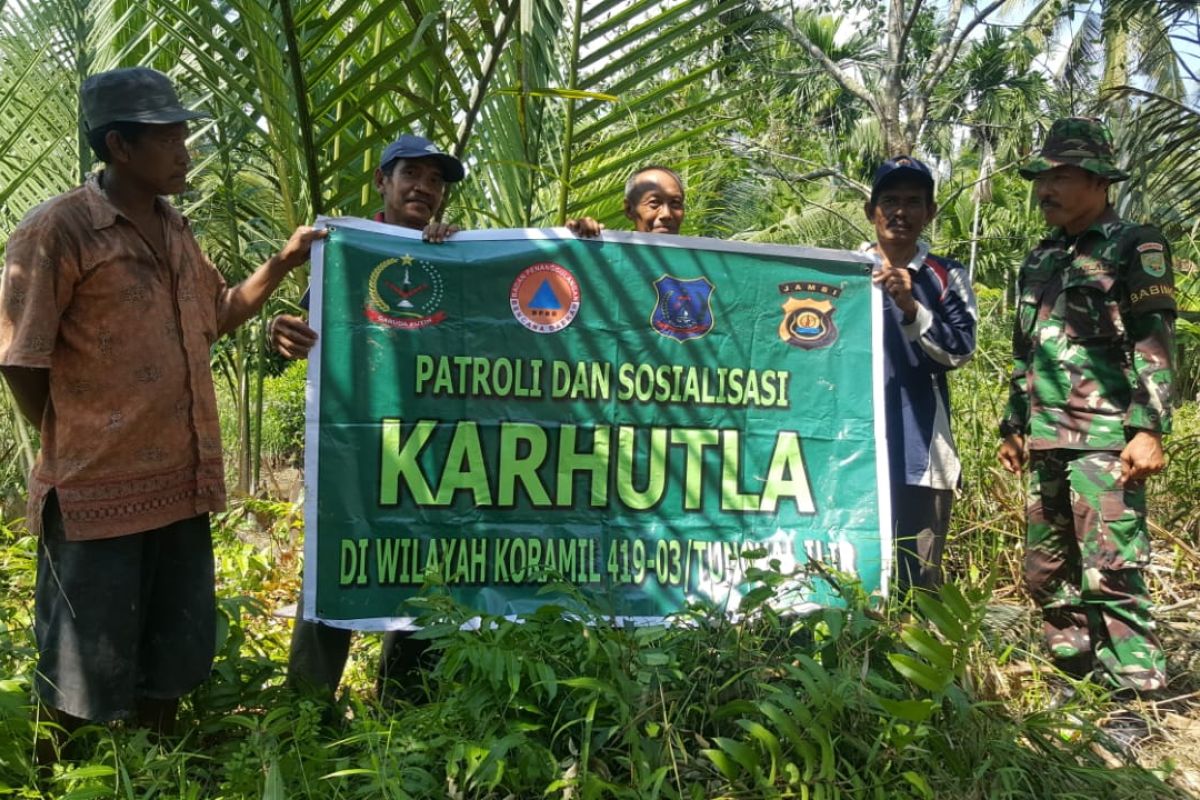 Babinsa Koramil Tungkal Ilir rutin patroli dan sosialisasi cegah karhutla