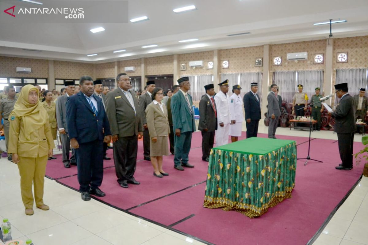 Bupati Teluk Wondama rotasi pimpinan OPD
