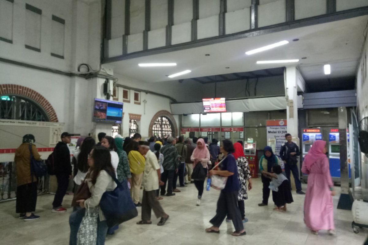 Stasiun Jatinegara kondusif pasca anjloknya KRL Jakarta-Bogor