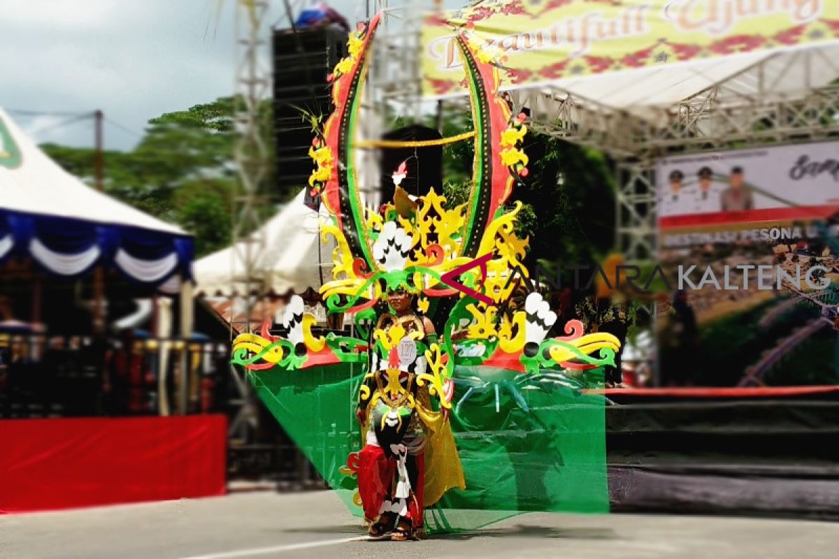 Kalteng diwakili Kotawaringin Timur di ajang "Jember Fashion Carnaval"